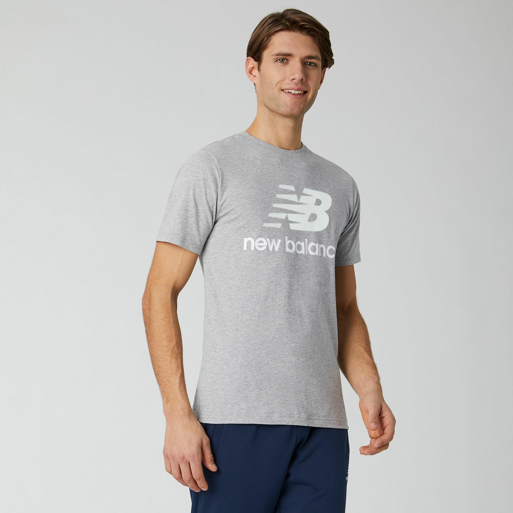 Camiseta New Balance essentials stacked logo