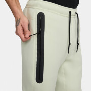 Pantalón de chándal slim-fit Nike Tech Fleece